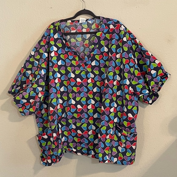 HEARTS SCRUBS  RMF HEARTS PLUS SIZE RAINBOW WOMENS - Picture 1 of 7